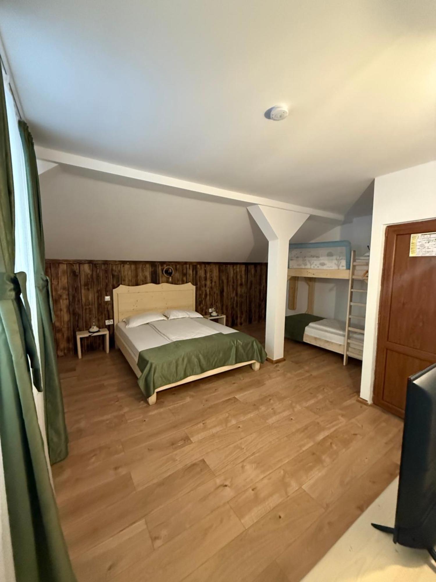 Barlogul Din Vidraru Hotel คูร์ตา เด อาร์เจช ภายนอก รูปภาพ